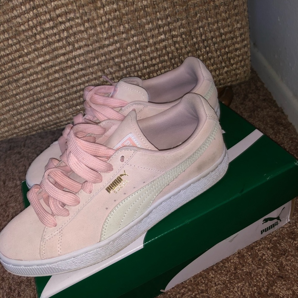 Powder Pink Pumas🥰🥰 - Picture 3 of 3